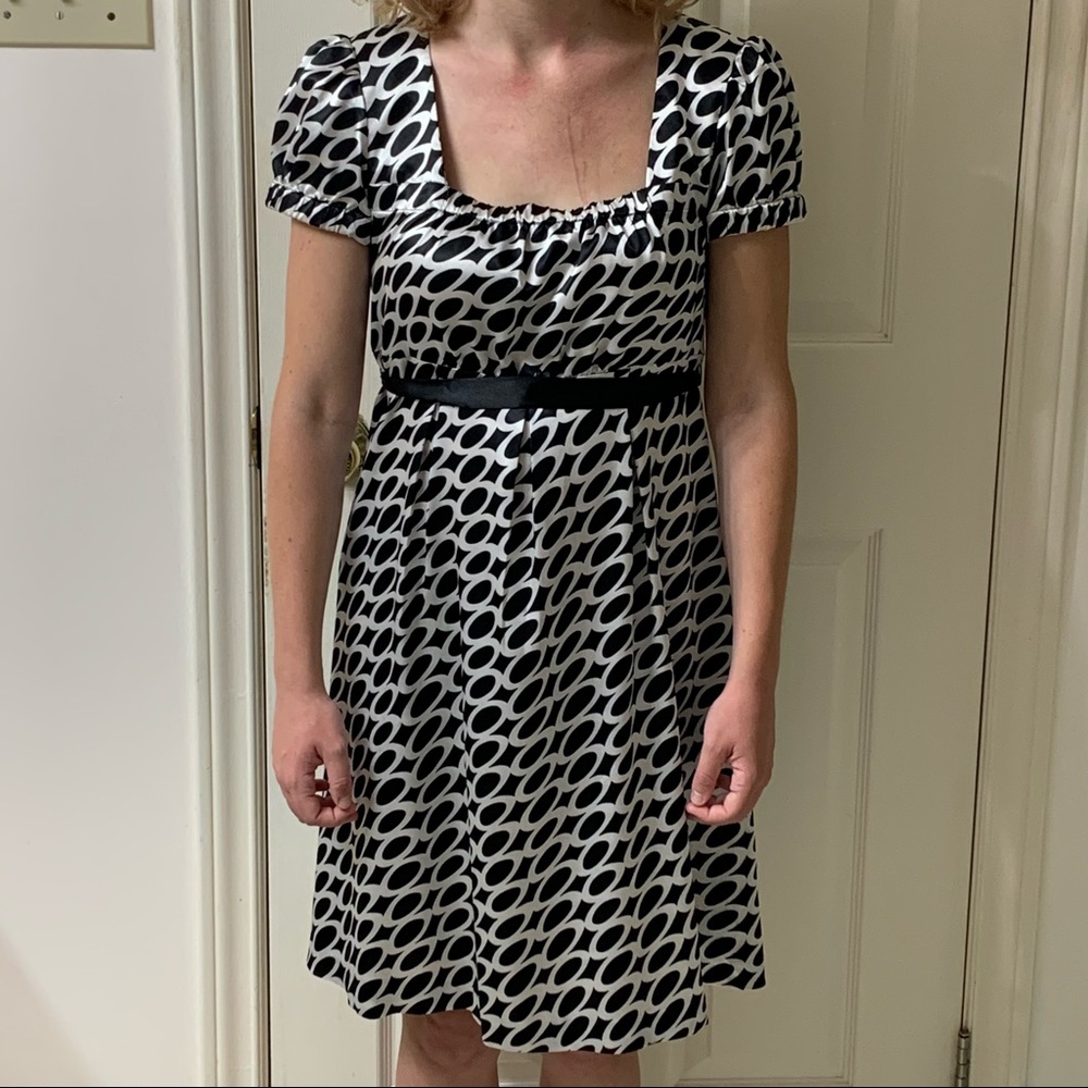 🌷3 for $25🌷Reitmans, US S, Black & White Geometric Circular Print Dress